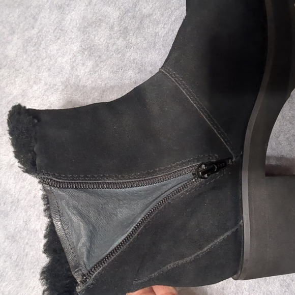 UGG Black Suede Bootie Women’s Size 7 Block Heeled Boots - Picture 8 of 10